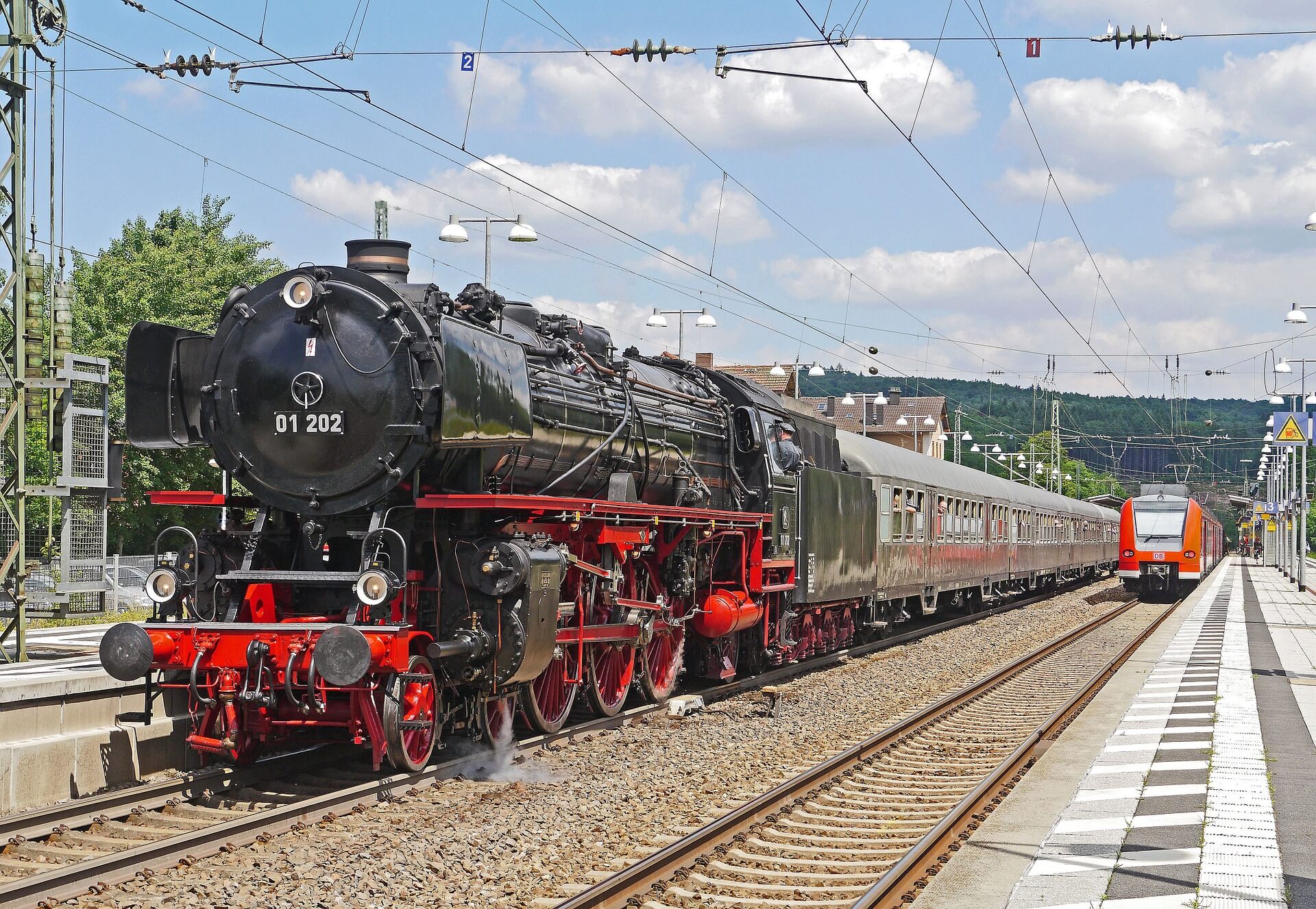 steam-locomotive-1358662_1920